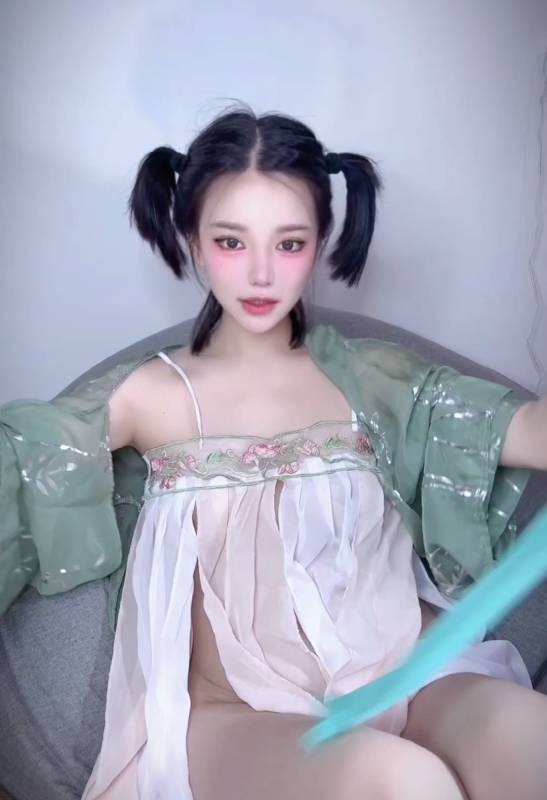 超可爱反差网红-欲梦-古风绿色长筒袜的完整版 [1p/2v/467M]