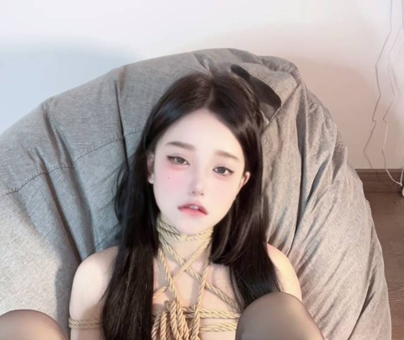 超可爱人气网红-欲梦-黑丝女友 [3V+398M]