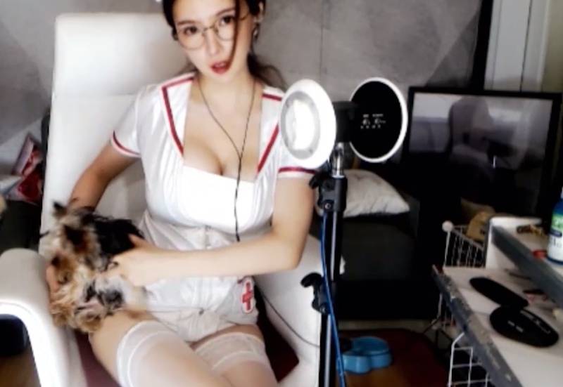 ASMR 大艺术嘉护士帮你检查身体 [1V/442M]