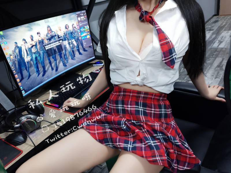 私人玩物 - 网吧露出 [52P+4V+1.06G]