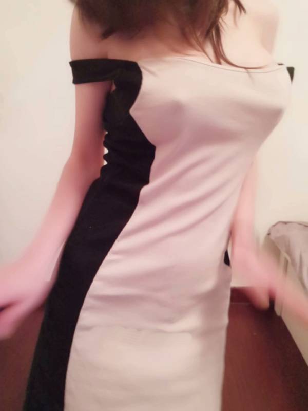 麻酥酥哟 - 米黑连衣裙 [1V+358M]