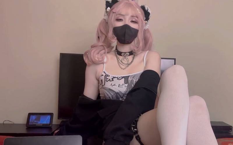 鸡教练 -剧情-本想要性感御姐的我竟然召唤出一只傲娇小萝莉 [1v+689M]