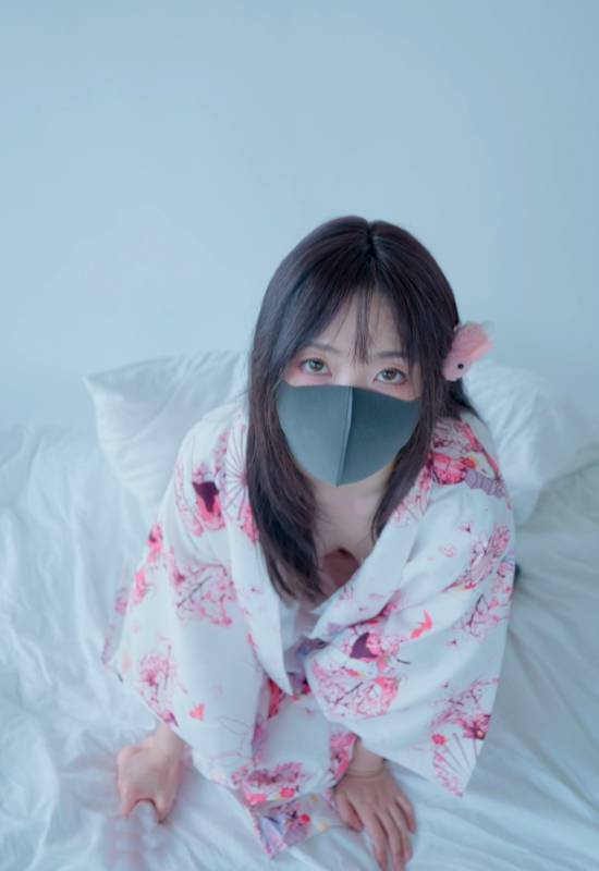 火爆网红玩偶姐姐 HongKongDoll 八月新流出和服少女视频 [1V+592M]