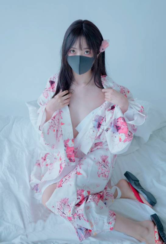 火爆网红玩偶姐姐 HongKongDoll 八月新流出和服少女视频 [1V+592M]