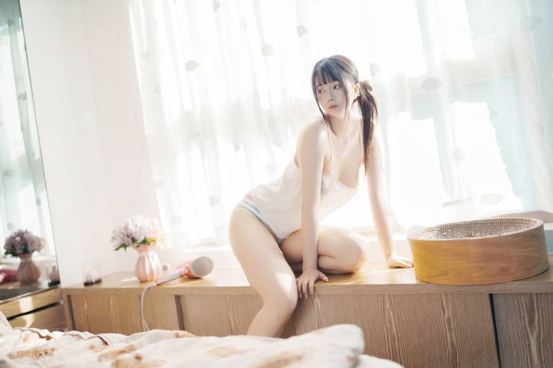 落落Raku – 你的厨娘 [72P+595M]