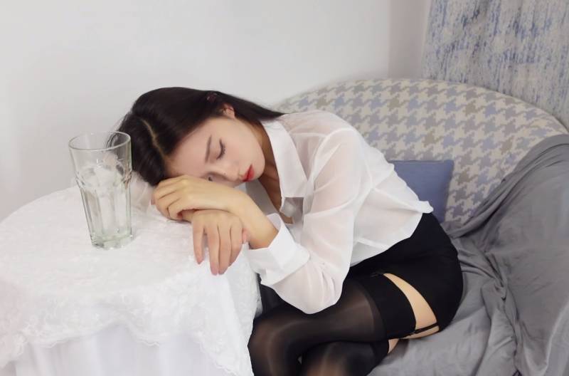 树屋灵灵-剧情-极品黑丝女上司 [1v+996M]