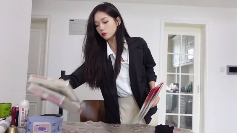 树屋灵灵-剧情-调教性感秘书 [1v+1.26G]