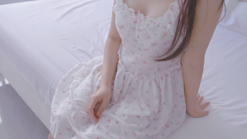 米胡桃 -清纯碎花裙 [1V+231M]