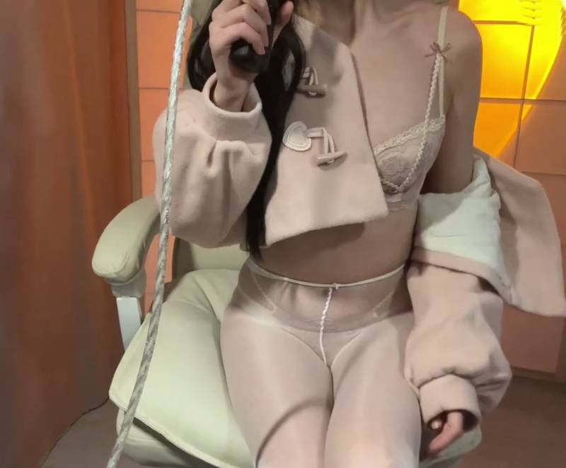 ASMR  婉儿别闹 - 临近情人节的女友礼物 [1V+281M]