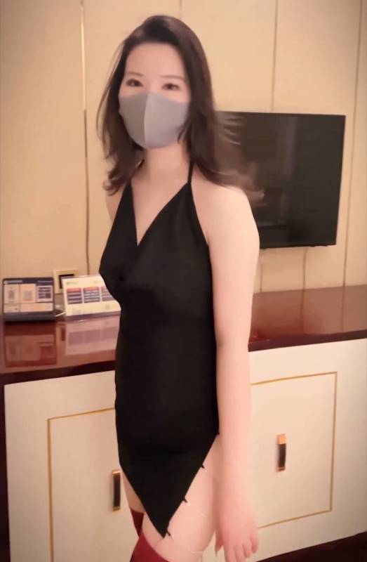 唯美女神 狐不妖 黑丝吊带裙  [1V+1G]