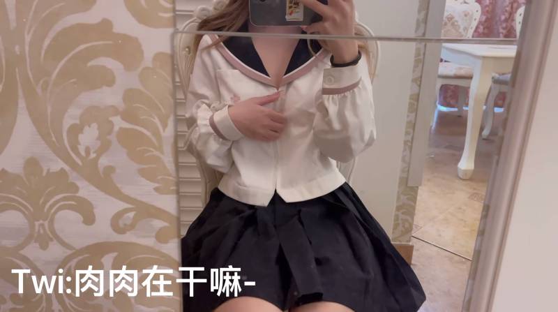 肉肉在干嘛 - 滴蜡+黑色JK [2P+2V+325M]