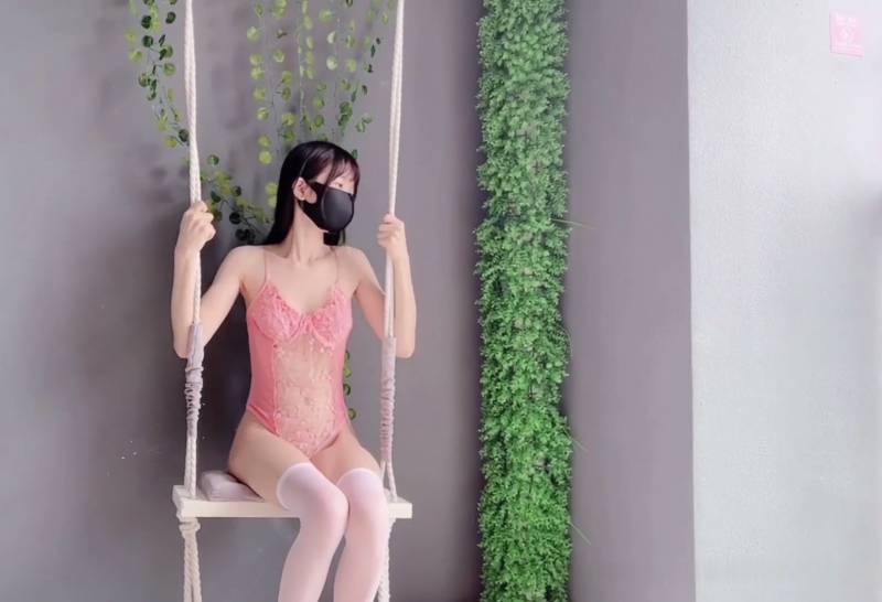 粉色情人- 秋千少女 [1V+1.22G]