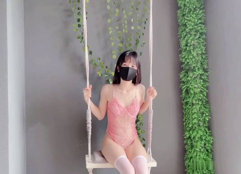 粉色情人- 秋千少女 [1V+1.22G]