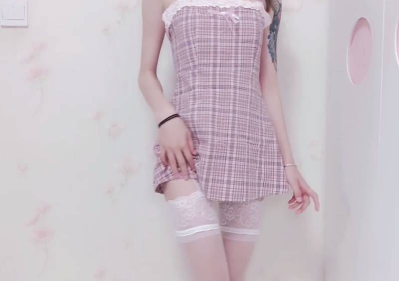 米娜学姐 小酒酱 - 性感白丝女家教的补课 [1v+193M]