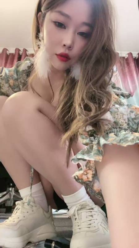 套路女神白桃-酸臭白袜脏鞋底 [1V/288M]