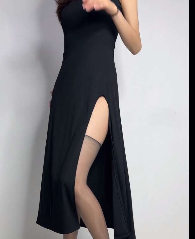 推特 moonfish-性感黑色高叉裙灰丝 [1v/1.09M]