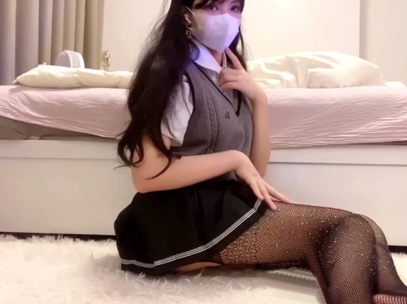 酥酥 桃酱 – 维秘10-学姐侍奉 [1v/1.01G]