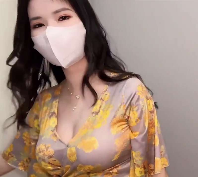 唯美女神-狐不妖-黄色战袍 [1V/936M]