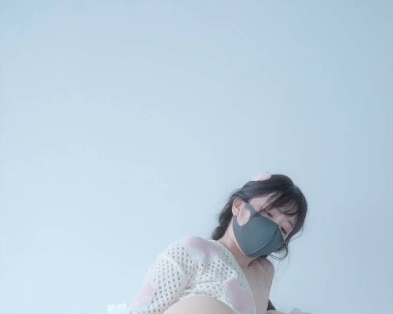 hongkongdoll 玩偶姐姐 -12.1私信-白丝镂空衫 [1V/347M]