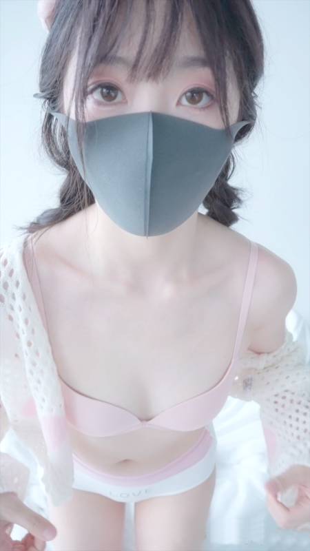 hongkongdoll 玩偶姐姐 -12.9私信-白丝镂空衫 2 [1v/845M]