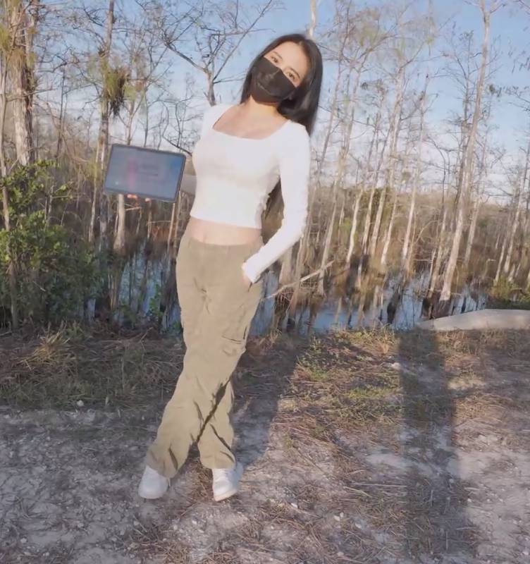 极品御姐 小水水-户外露出体验 [1V/813M]