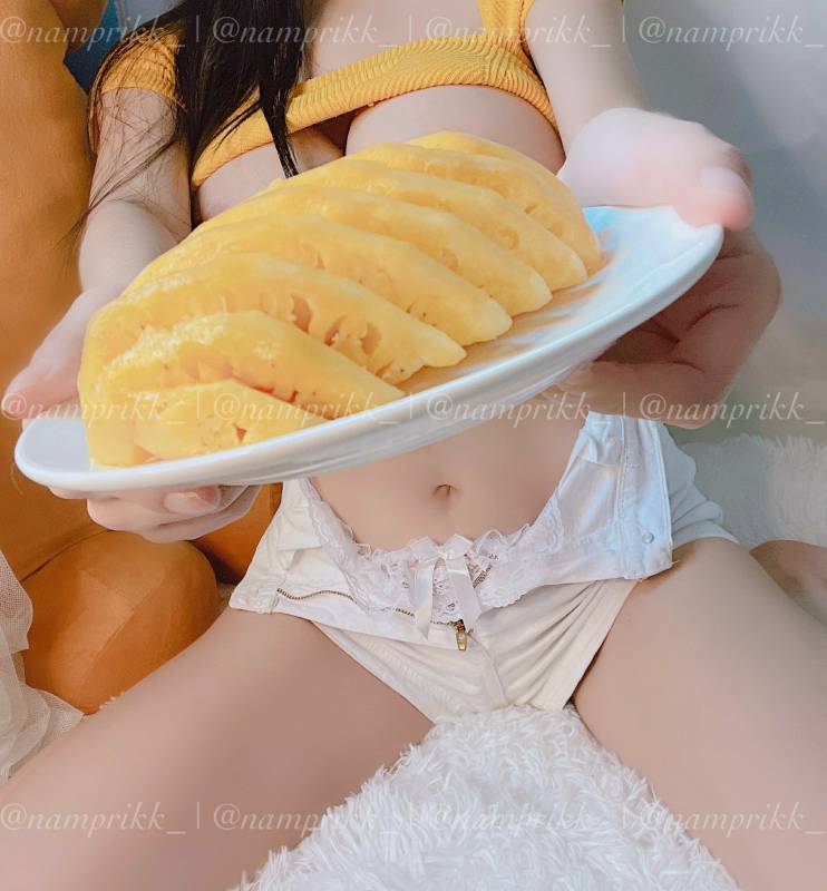 NpxVip -白色T恤 黄色毛衣 [21p/2v/163M]