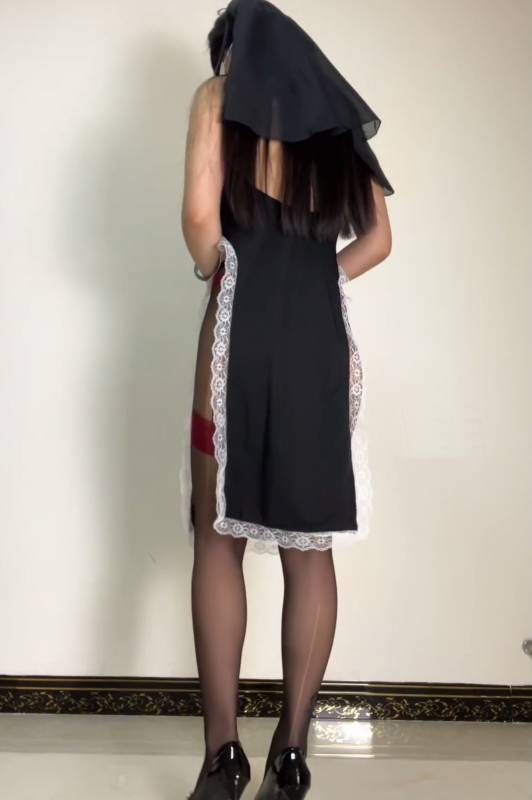 高人气御姐-优优-性感修女 [1v/1.08G]