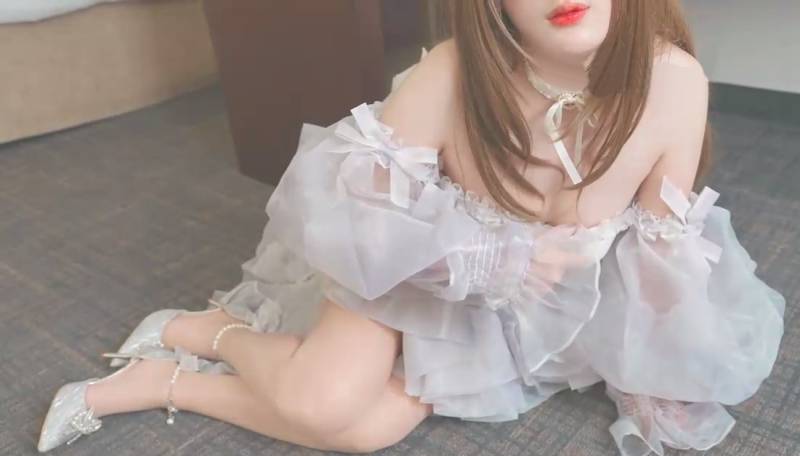 饼干姐姐 -偷穿姐姐衣服的小姨子 [1V/685M]