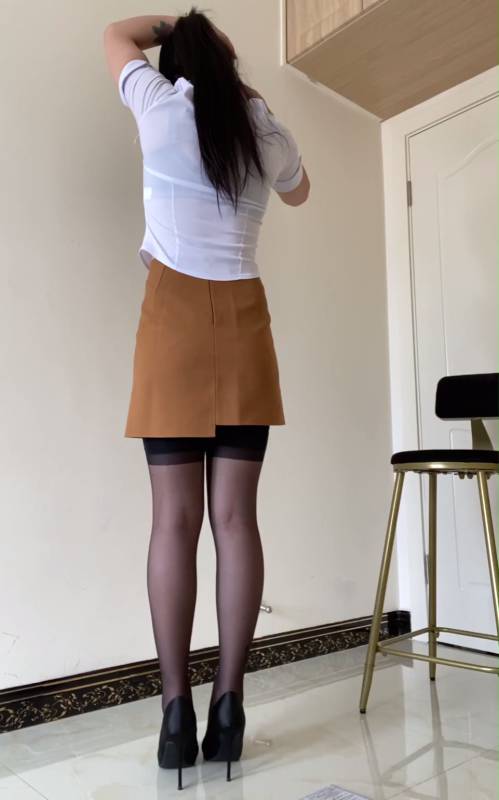 超人气性感御姐 优优-换装紧身皮衣 [1V/2.21G]