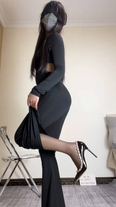 高人气御姐-优优 -裤里丝汗臭脚丫 [1v/1.43G]