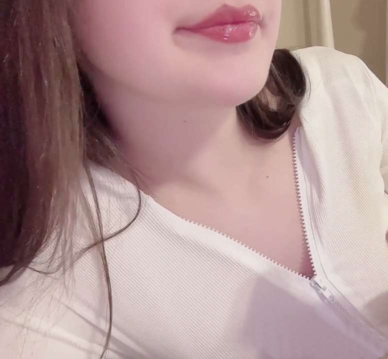 粉嫩妹子-shybabybun-新-白衬衫+抹油 [2V/309M]