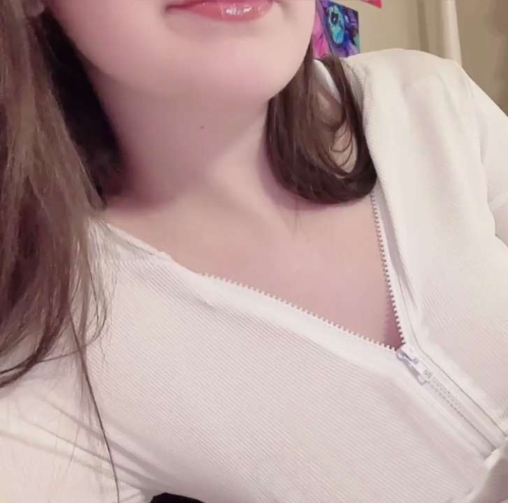 粉嫩妹子-shybabybun-新-白衬衫+抹油 [2V/309M]