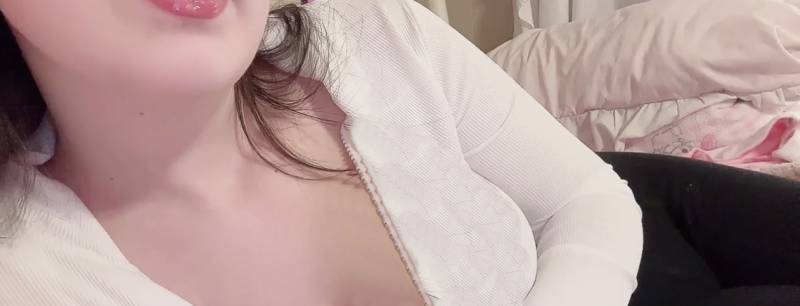 粉嫩妹子-shybabybun-新-白衬衫+抹油 [2V/309M]