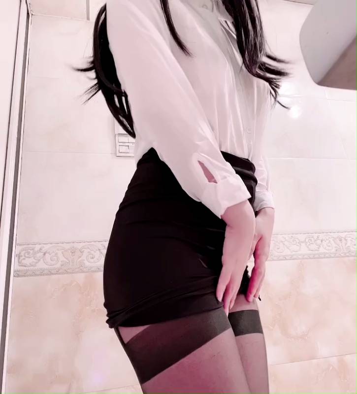 薇薇安 - 浴室性感小秘书 [2V/171M]