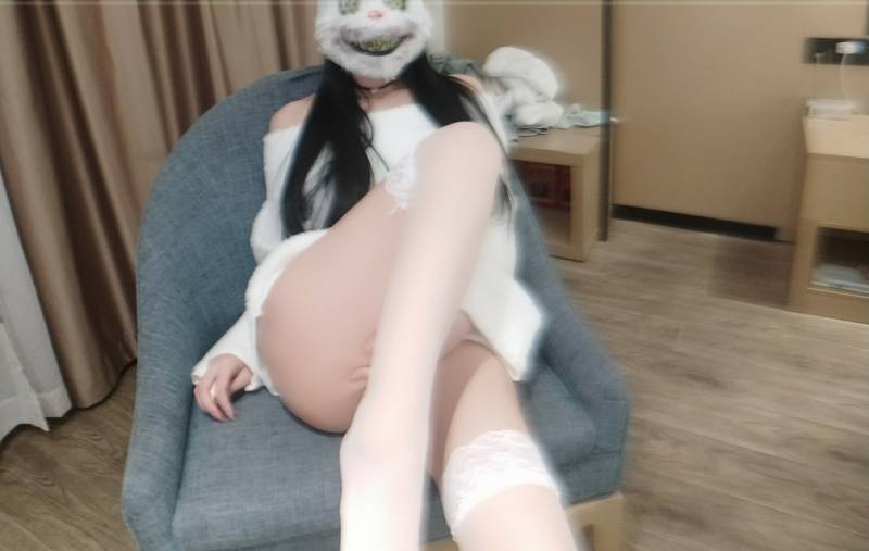 私人玩物 -兔头绒衣白丝 [44P/4V/1.34G]