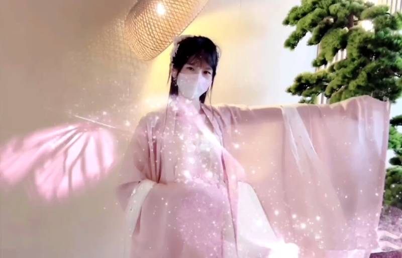 粉色情人-花神来人间 [1V/704M]