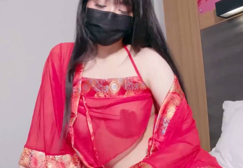 极品御姐 小水水-新年古装红兜 [1v/855M]