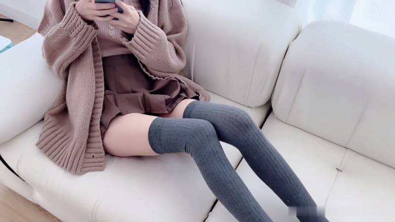 粉色情人 -女孩の咖色毛衫 [1V/1.25G]