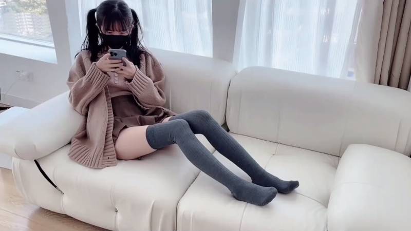 粉色情人 -女孩の咖色毛衫 [1V/1.25G]