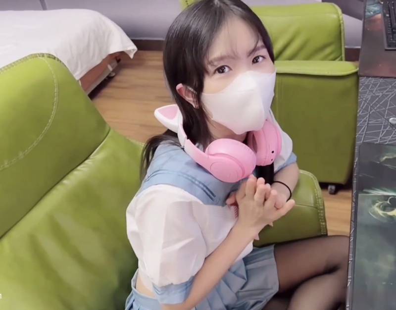 粉色情人-电竞可爱妹子 [2p/1v/464M]