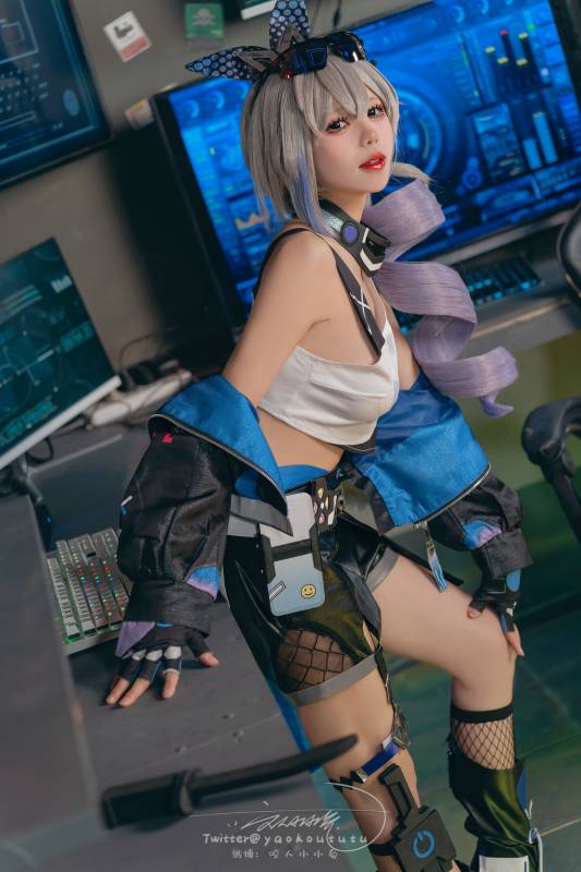 咬一口兔娘 -崩穹铁道 银狼 [71P/1V/603M]