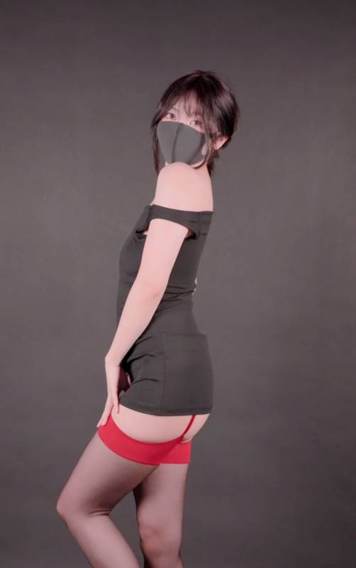 HongKongDoll 玩偶姐姐 -黑丝抹油 [1V/384M]