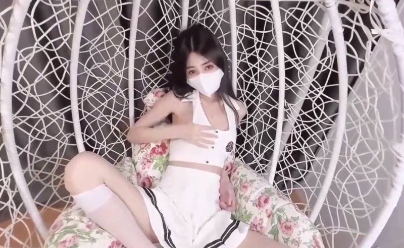 锅锅酱 -吊椅上极品足球宝贝 [1v/362M]