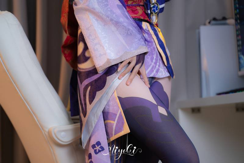 铃木美咲 (软软趴在床单上) - 想见你- 雷电将军篇 [29P/1V/1.40G]