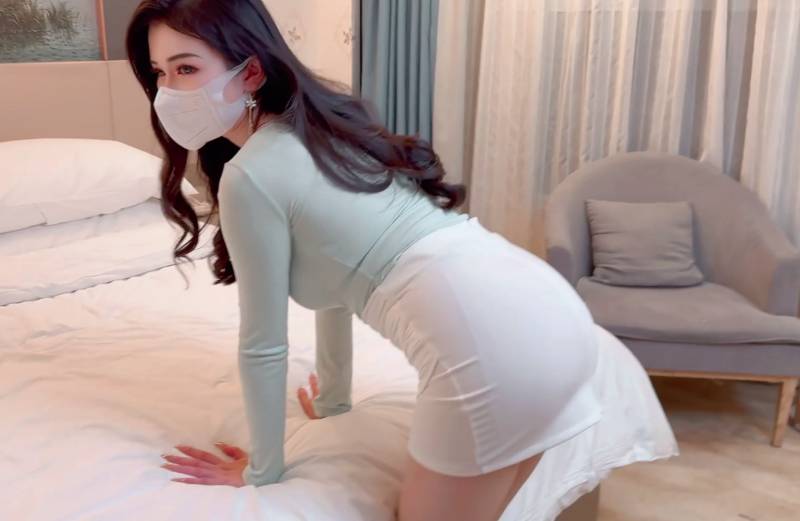 唯美女神 狐不妖 – 女主播的线下约土豪 [1v/704M]