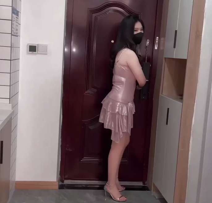 唯美女神 狐不妖 - 逛街回来晚了被男友惩罚 [1v/436M]