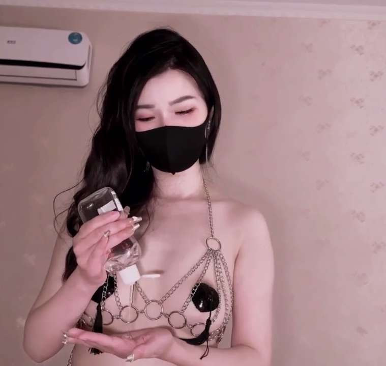 唯美女神 狐不妖 -御姐变装秀 [1V/405M]