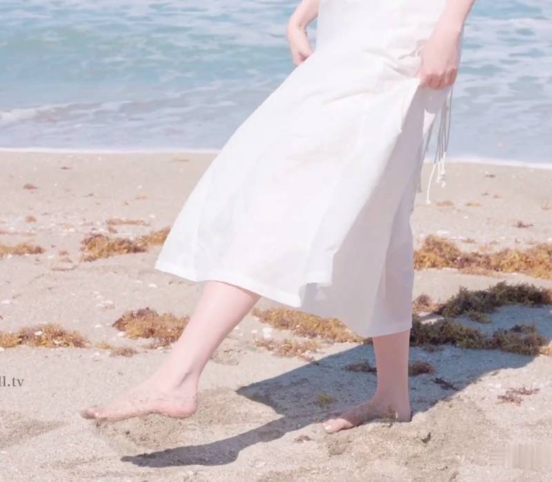 HongKongDoll 玩偶姐姐 -海滩漫步 [1V/653M]