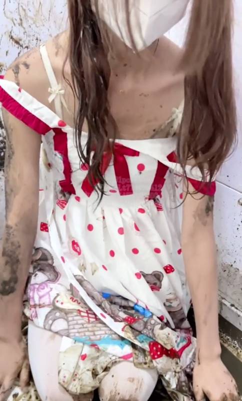 软软兔 -洛丽塔泥巴人 [1V/1.63G]