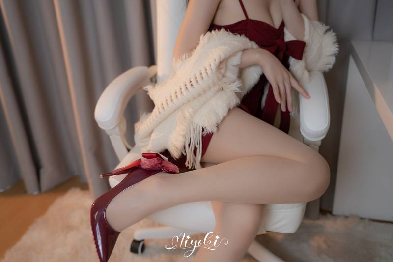 铃木美咲 - 宿醉的同事5 [32P/1V/2.15G]